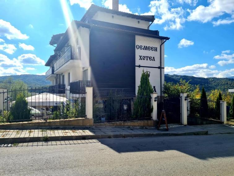 Family Hotel Bela Трявна Экстерьер фото
