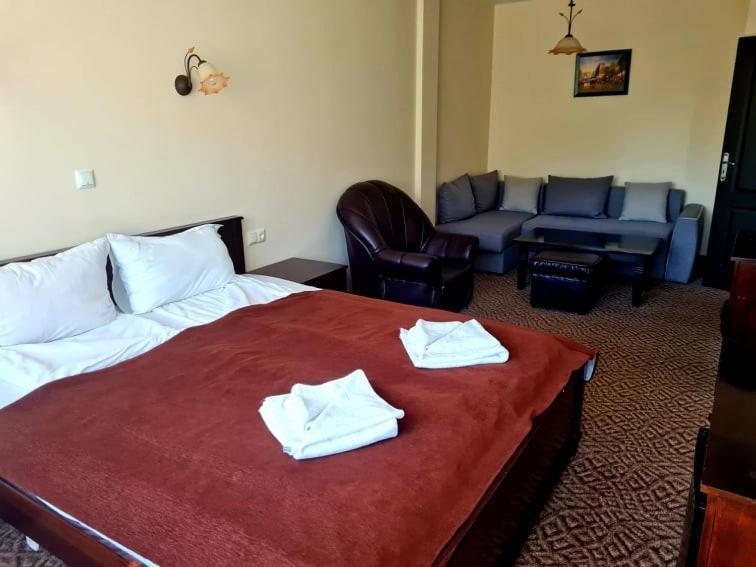 Family Hotel Bela Трявна Экстерьер фото