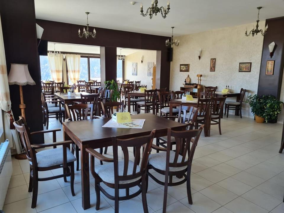 Family Hotel Bela Трявна Экстерьер фото
