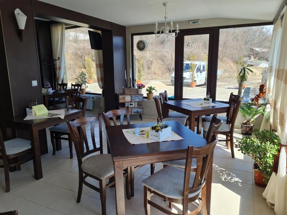 Family Hotel Bela Трявна Экстерьер фото