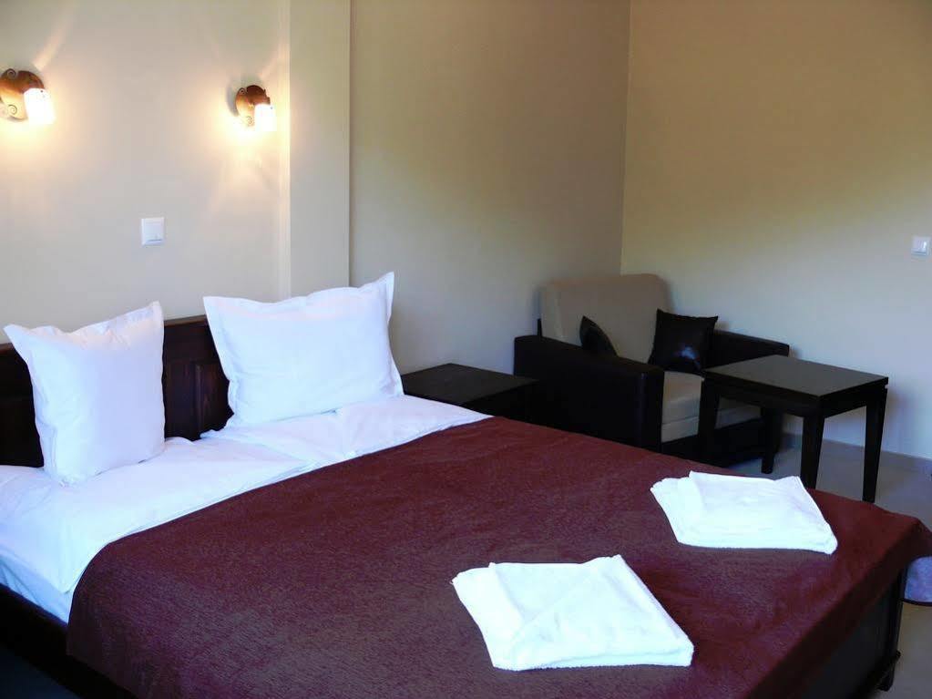 Family Hotel Bela Трявна Экстерьер фото